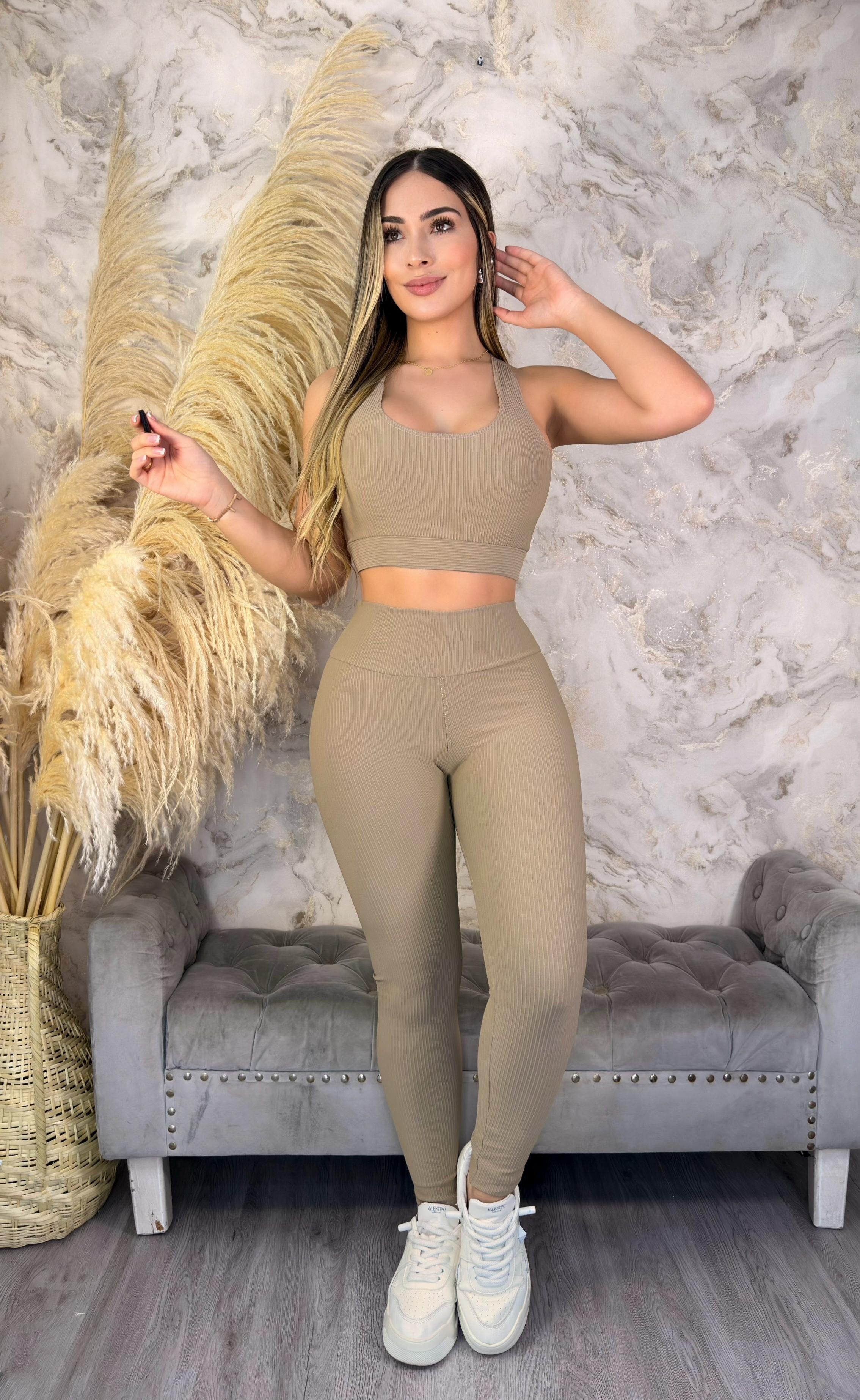 CONJUNTO LEGUINS CROP TOP LARGO RF 470