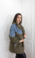 CHAQUETA TIPO PARKA EFECTO DOBLE PRENDA EN JEAN Y DRILL